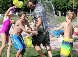 Normal_kinderen__spelen__watergevecht